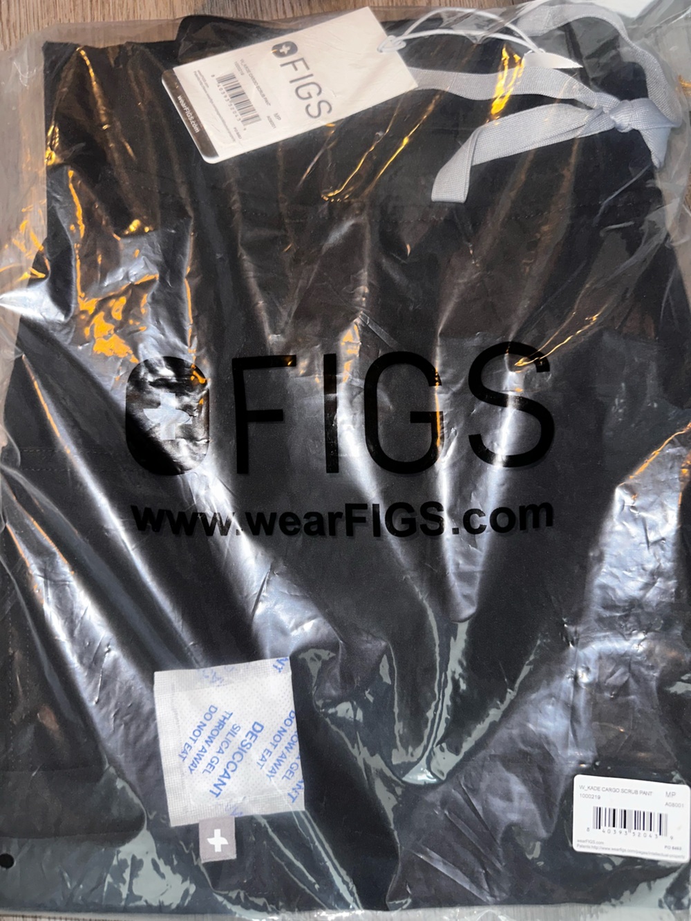 FIGS Black Kade Cargo pants Medium Petite 
Brand New w Tag